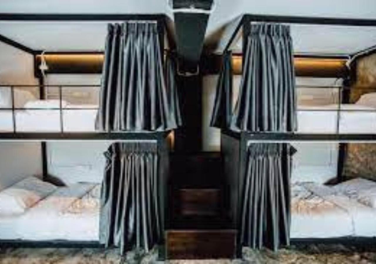 Adora Hostel 清邁 外观 照片